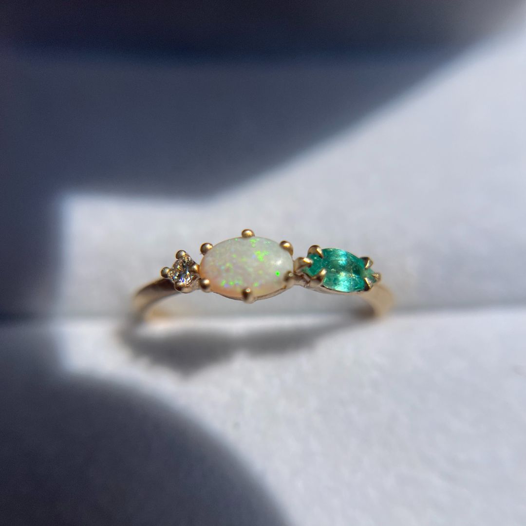 Oona Einzigartiger Opal- & Smaragd-Ring (Versandbereit)