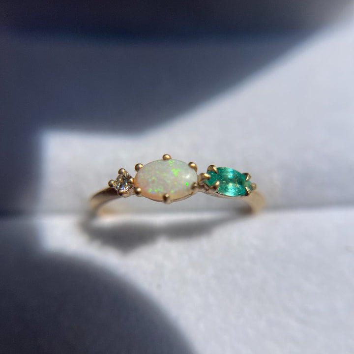 Oona Einzigartiger Opal- & Smaragd-Ring (Versandbereit)