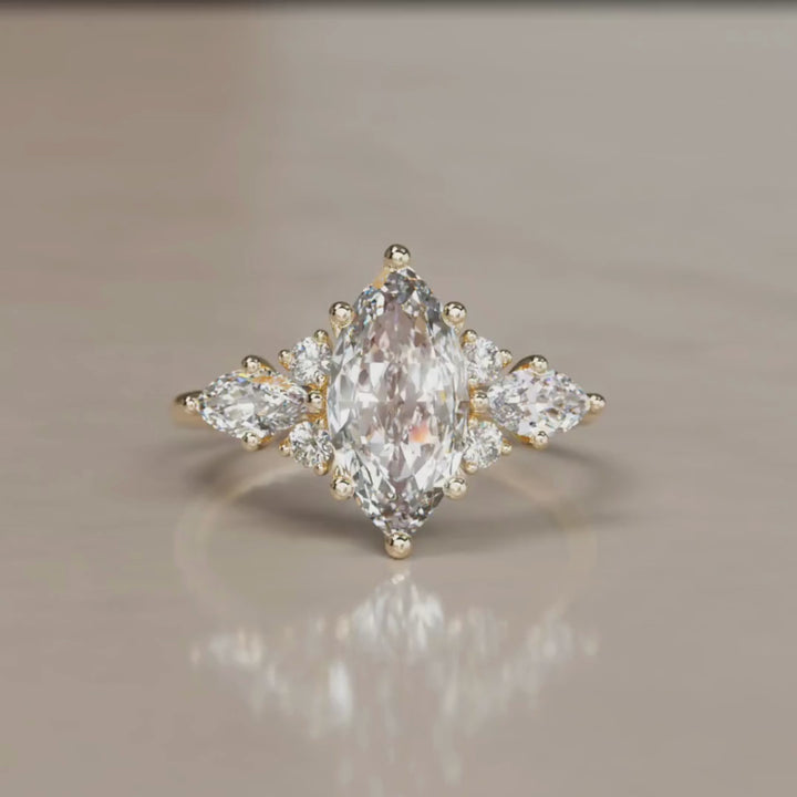Anillo de compromiso fantasía único con diamante de laboratorio Elain Marquise