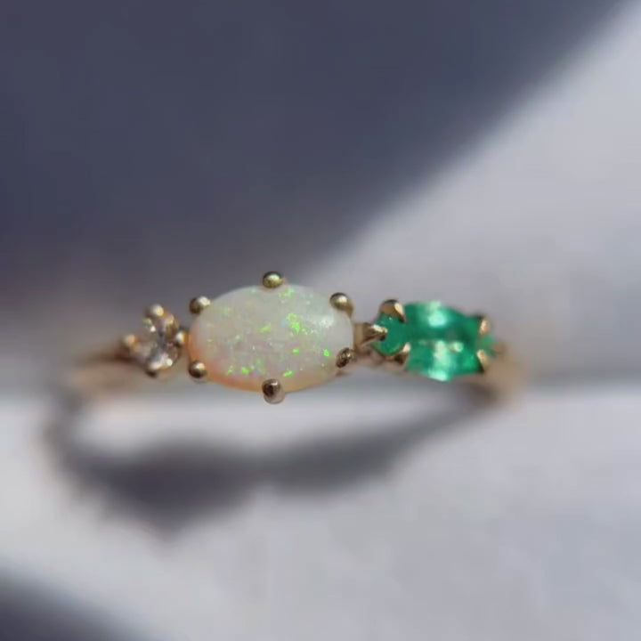 Oona Einzigartiger Opal- & Smaragd-Ring (Versandbereit)