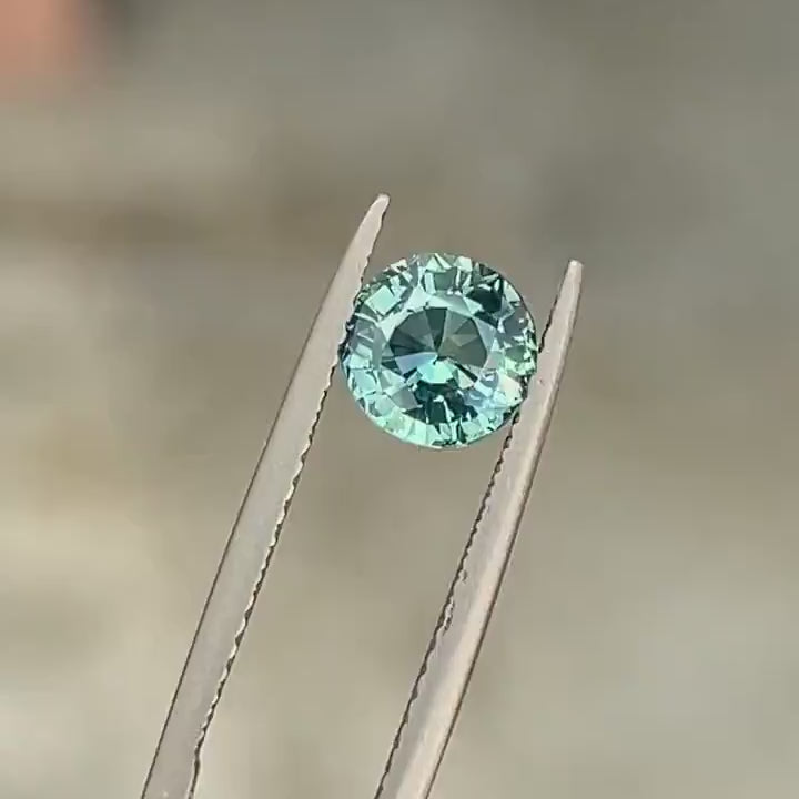 1.58 Ct Round Cut Bi-Color Teal Green Sapphire,  6.7mm x 6.6mm x 4.4mm