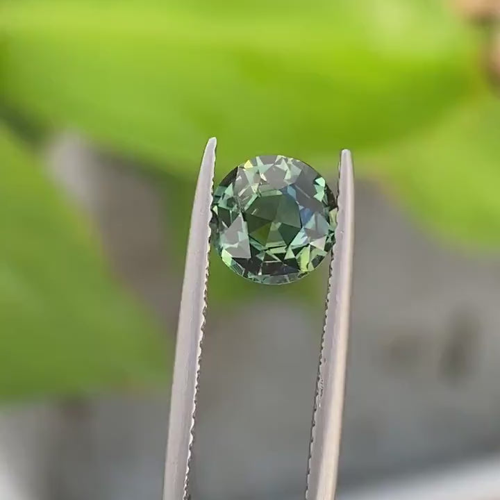 1.52 Ct Round Cut Bi-Color Teal Green Sapphire, 6.8mm x 6.8mm x 4.2mm