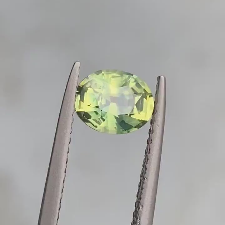 Zafiro verde ovalado de 1.10 Ct, 6.8mm x 5.4mm x 3.7mm