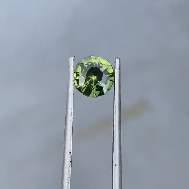 1.19 CT Round Cut Green Sapphire, 6.5mm x 6.4mm x 4.1mm