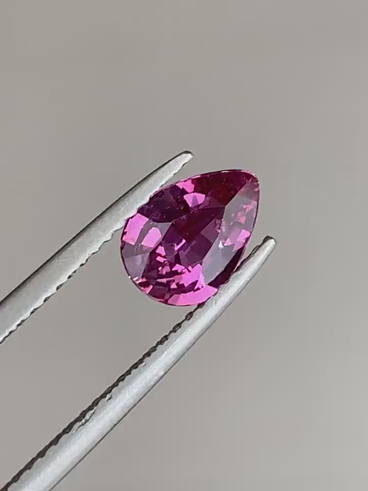 Zafiro rosa en corte pera de 1.16 Ct, 8.1mm x 5.8mm x 3.4mm