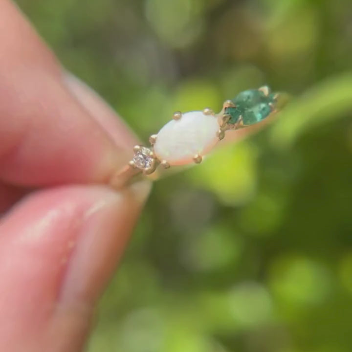 Oona Einzigartiger Opal- & Smaragd-Ring (Versandbereit)
