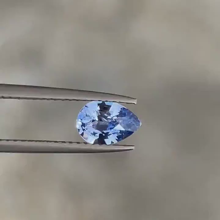 Zafiro azul talla pera de 1.10 Ct, 7.5mm x 5.2mm x 3.5mm