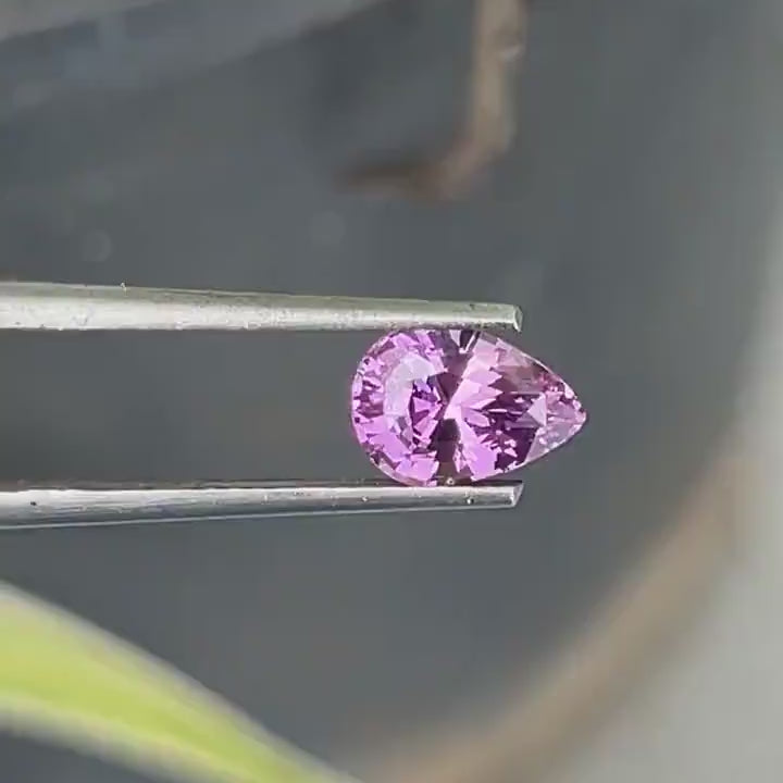 Zafiro púrpura en corte pera de 1.26 Ct, 7.9mm x 5.6mm x 4.0mm
