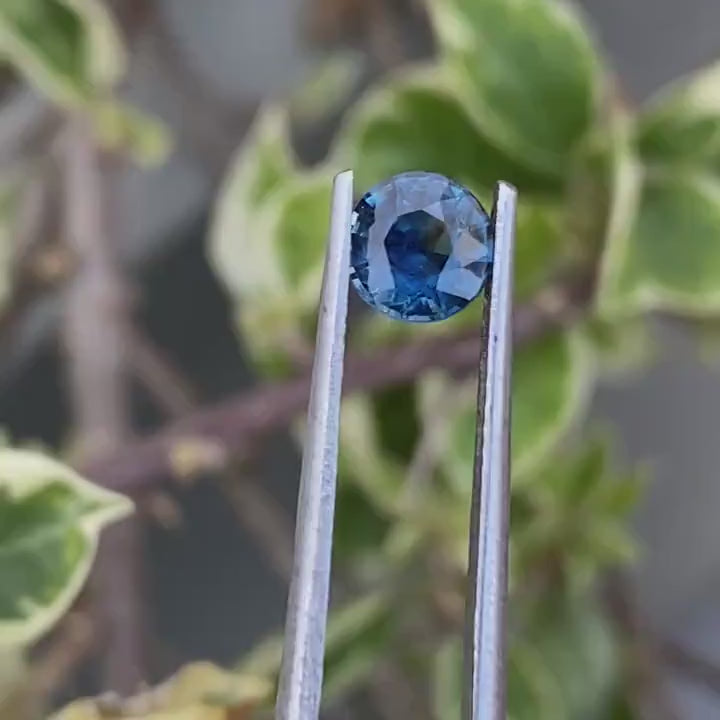 0.95 Ct Round Cut Bi-Color Blue Green Sapphire, 5.7mm