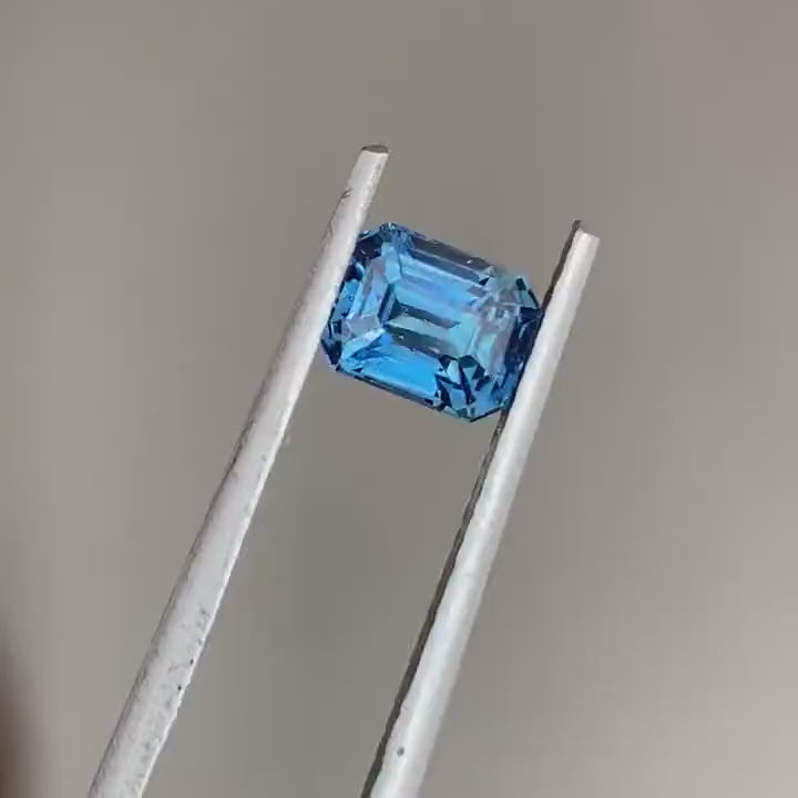 1.26 Ct Смарагдове огранювання Синій Сапфір, 6.1mm x 4.7mm x 4.2mm