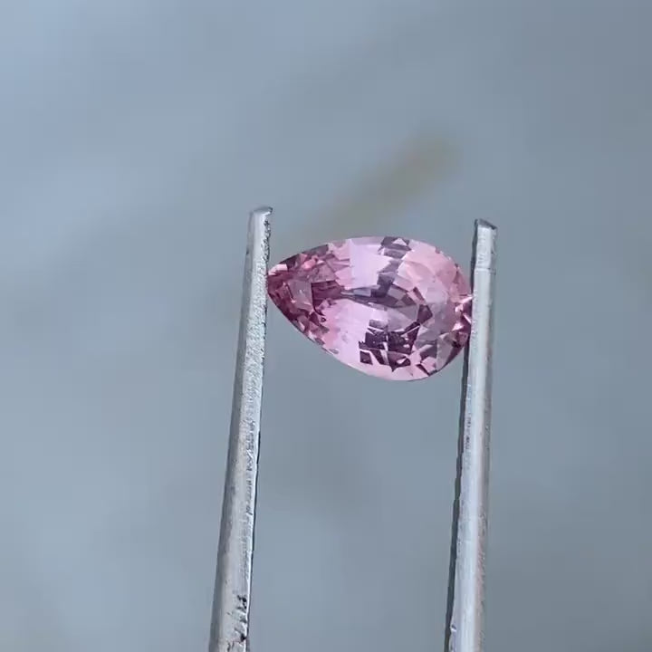 Zafiro púrpura en corte pera de 1.14 Ct, 8.5mm x 3.5mm x 3.5mm