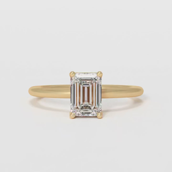 Anello di fidanzamento solitario unico moderno con diamante taglio smeraldo Emilia