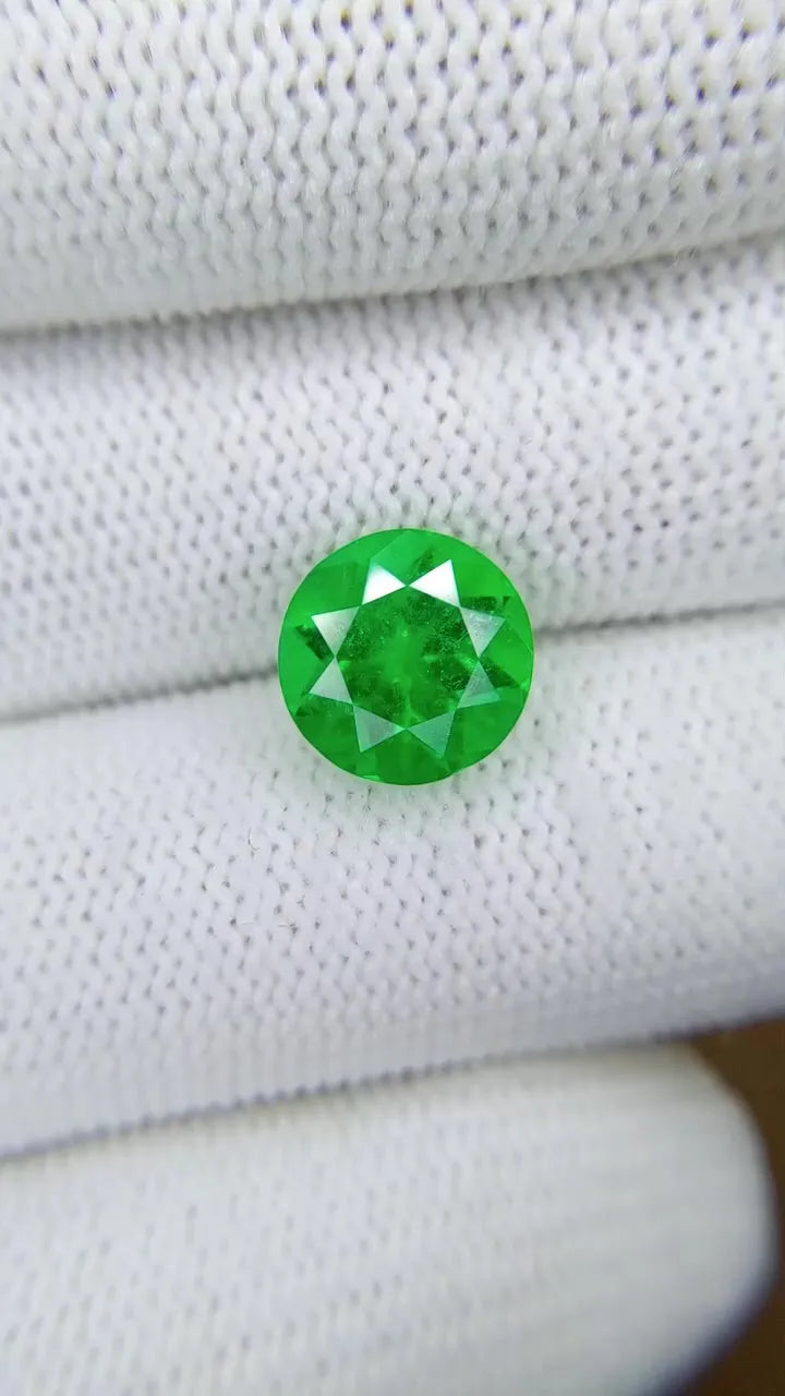 3.16ct Round Natural Emerald (Colour Green, Clarity Slightly Included, Cut Faceted)