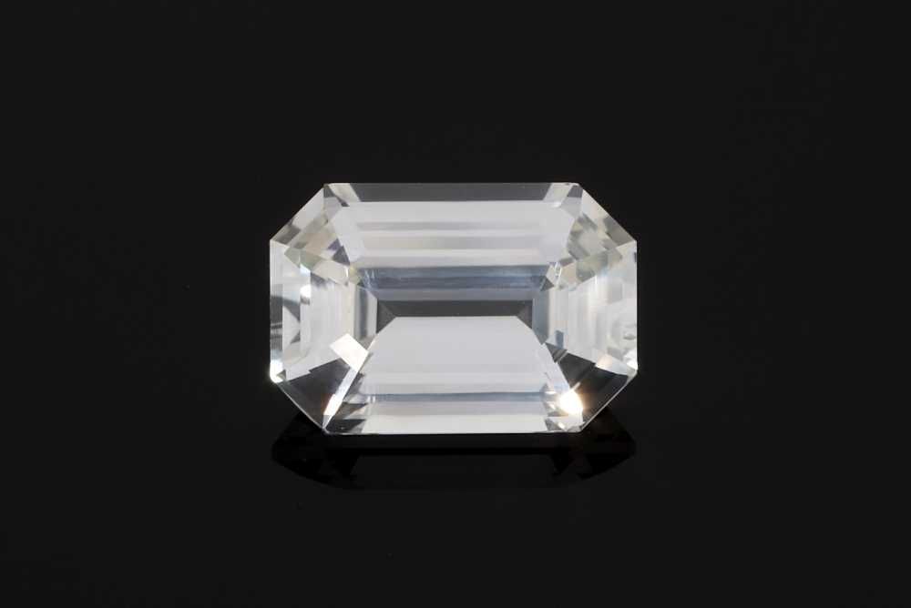 4.11ct Emerald Natural Sapphire (Colour White, Clarity Eye Clean, Cut Faceted)