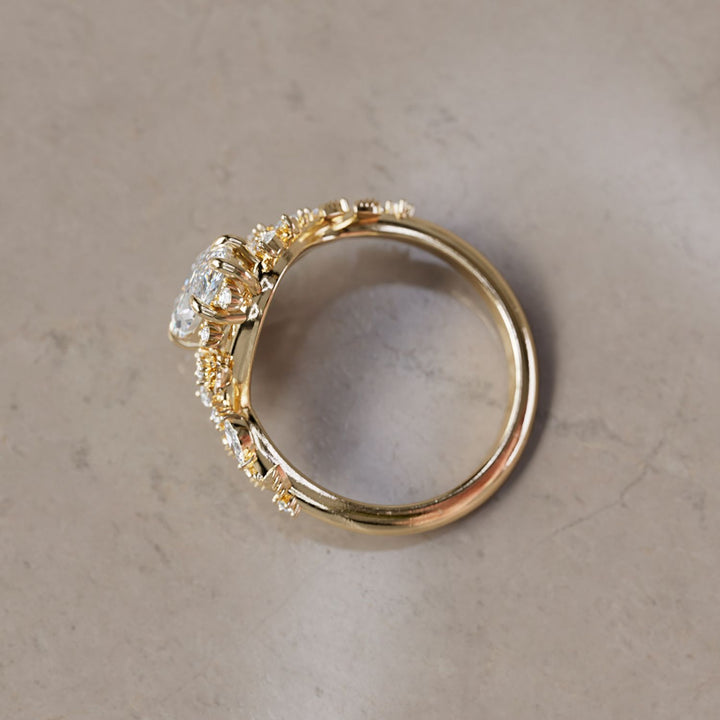 Rosewood marquise verlovingsring met laboratoriumdiamant en bloem, geïnspireerd door de natuur