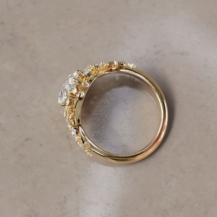 Rosewood pæreformet laboratoriediamant, forlovelsesring med blomst, naturinspirert
