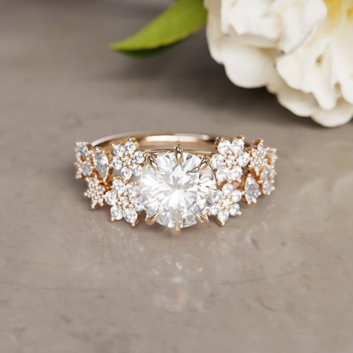 Anello di Fidanzamento Fiore: Camelia Rotondo Diamante Sintetico Ispirato alla Natura (Solo Montatura)