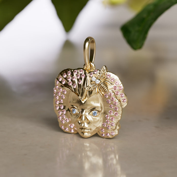 Blomsterflicka Art Nouveau Unikt Naturhänge i Guld med Rosa Turmalin och Blå Safir