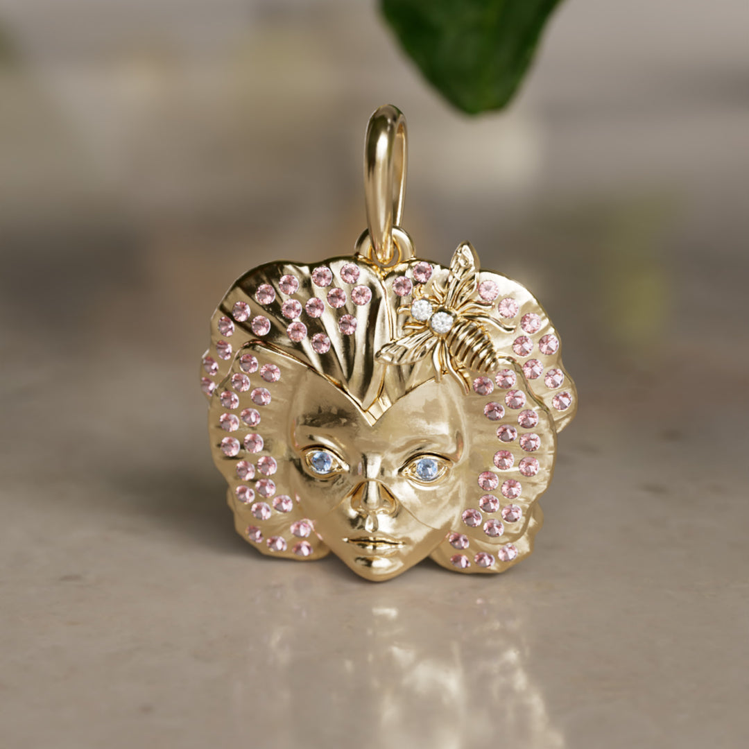 Blomsterflicka Art Nouveau Unikt Naturhänge i Guld med Rosa Turmalin och Blå Safir