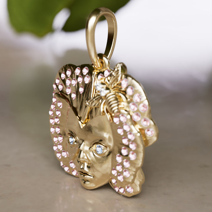 Blomsterflicka Art Nouveau Unikt Naturhänge i Guld med Rosa Turmalin och Blå Safir