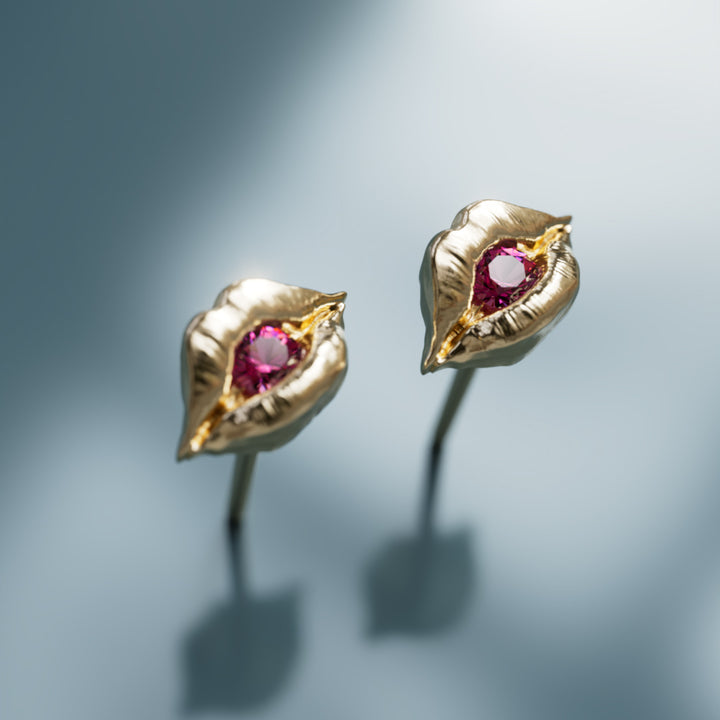 Lovers Lips Trompe-l'œil Surrealist Unique Earrings in Pink Sapphire