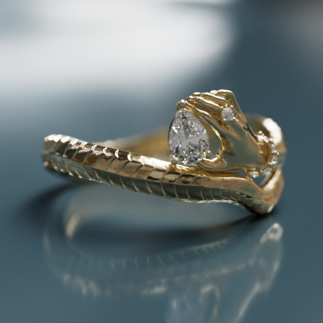 Anillo único surrealista trompe-l'œil de serpiente Mano de Medusa con diamante de laboratorio dorado