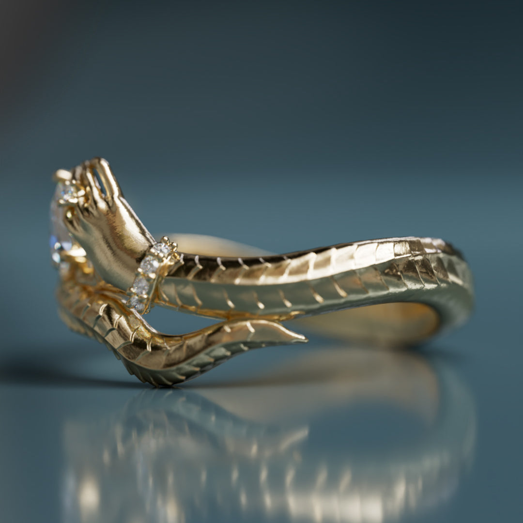 Anillo único surrealista trompe-l'œil de serpiente Mano de Medusa con diamante de laboratorio dorado