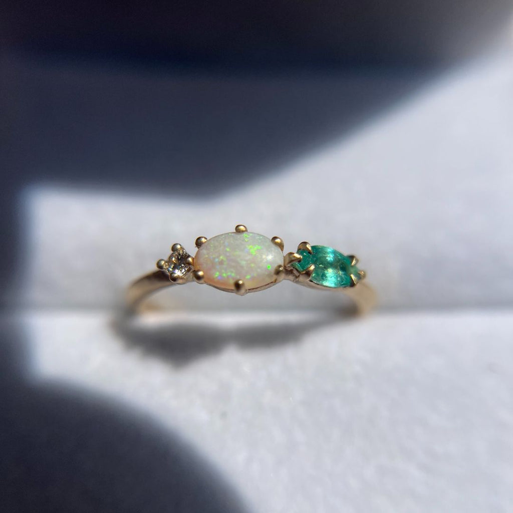 Bague Oona Unique en Opale et Émeraude (Prête à être expédiée)