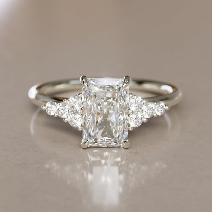 Bague de fiançailles unique moderne en diamant de laboratoire taille radiant Rohdea (monture seulement)