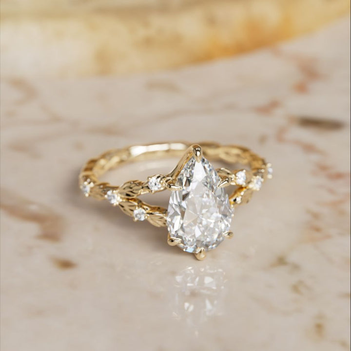 Bague de fiançailles Sorrel poire Nature avec Diamant de synthèse (monture seule)