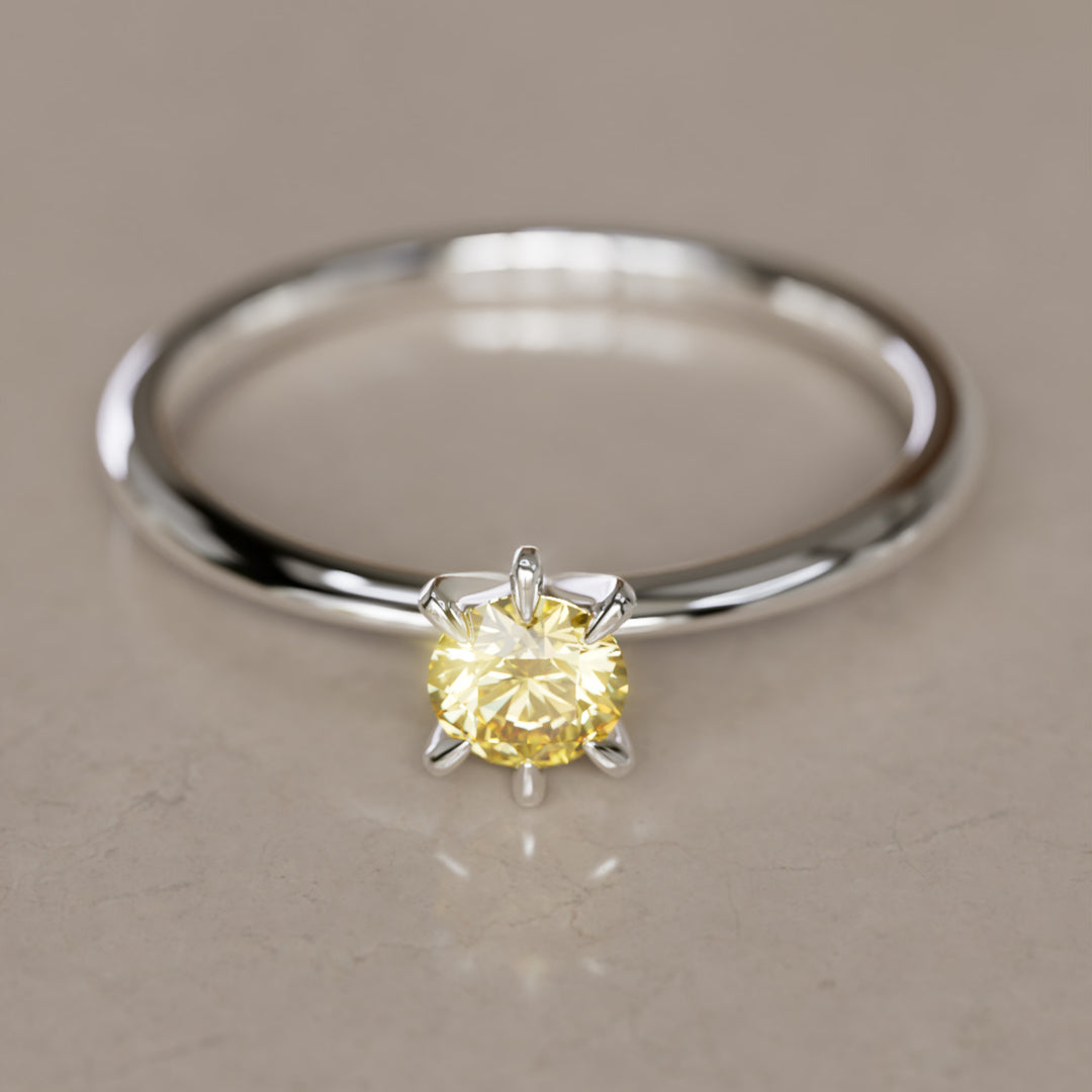 Anello di fidanzamento unico moderno delicato con diamante coltivato in laboratorio Hera Yellow
