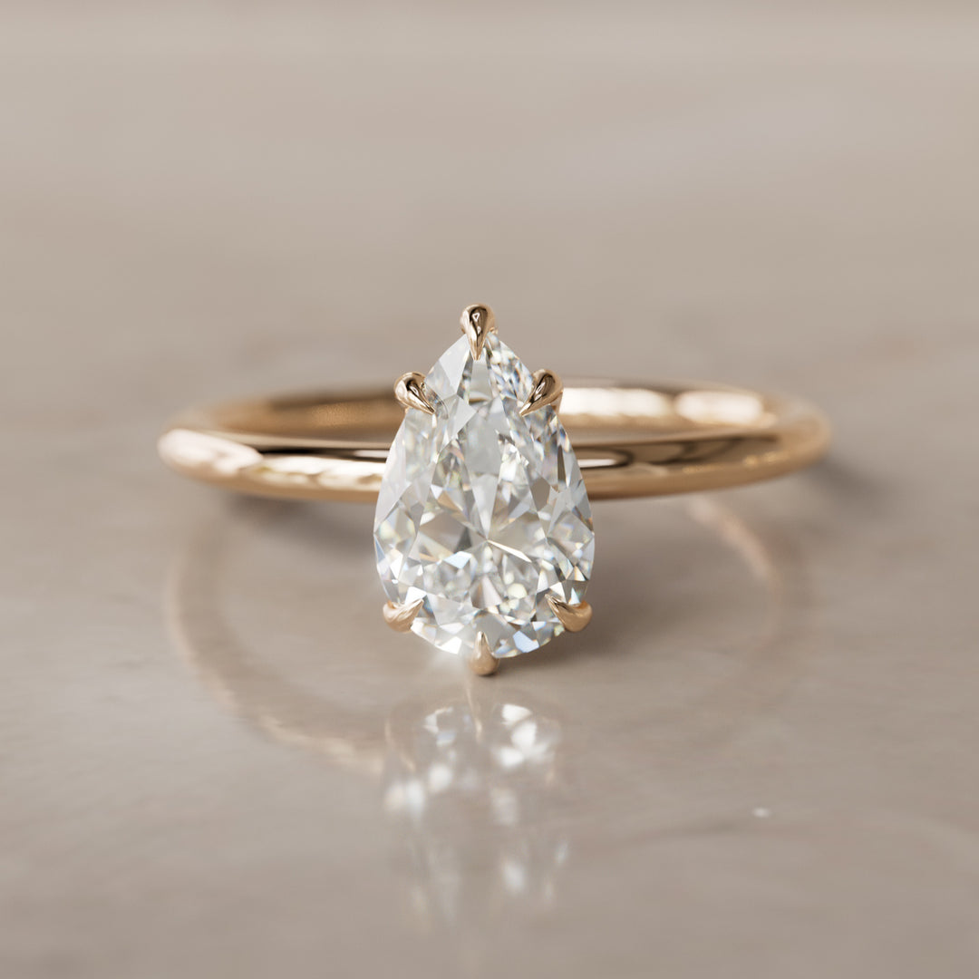 Claire Birnen Diamant Moderner Einzigartiger Verlobungsring Solitär (Nur Fassung)