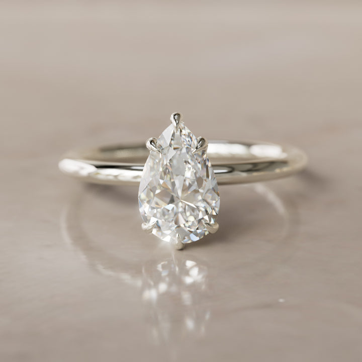 Claire Birnen Diamant Moderner Einzigartiger Verlobungsring Solitär (Nur Fassung)