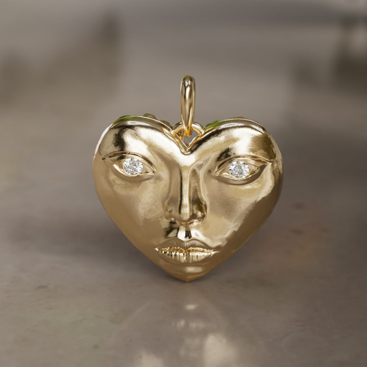 Ciondolo a cuore unico surrealista trompe-l'œil Dolly Locket con diamante di laboratorio in oro