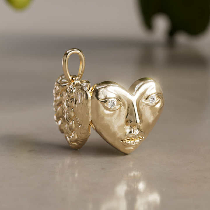 Dolly Locket Trompe-l'œil Surrealist Einzigartiger Herzanhänger mit Labor-Diamant Goldanhänger