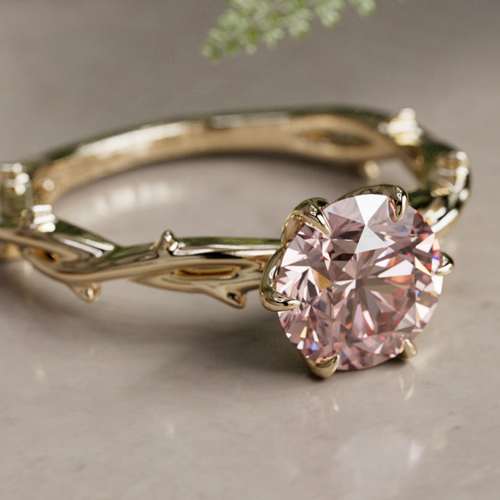 Bague de fiançailles unique moderne ronde en diamant Nora sertie clos solitaire