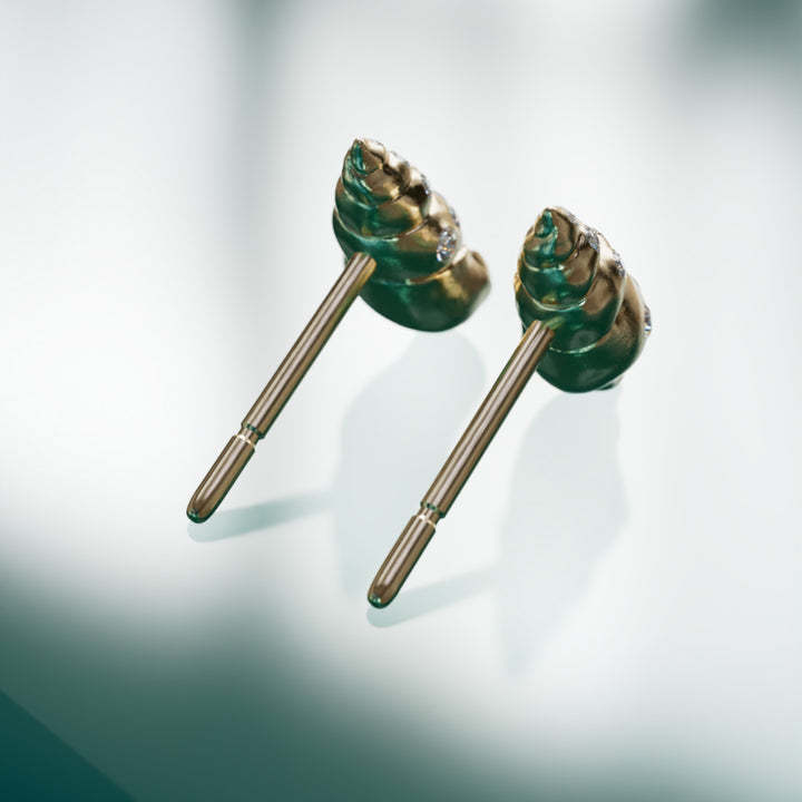 Surrealistické náušnice ve tvaru Fibonacciho lastury s safírem a laboratorními diamanty