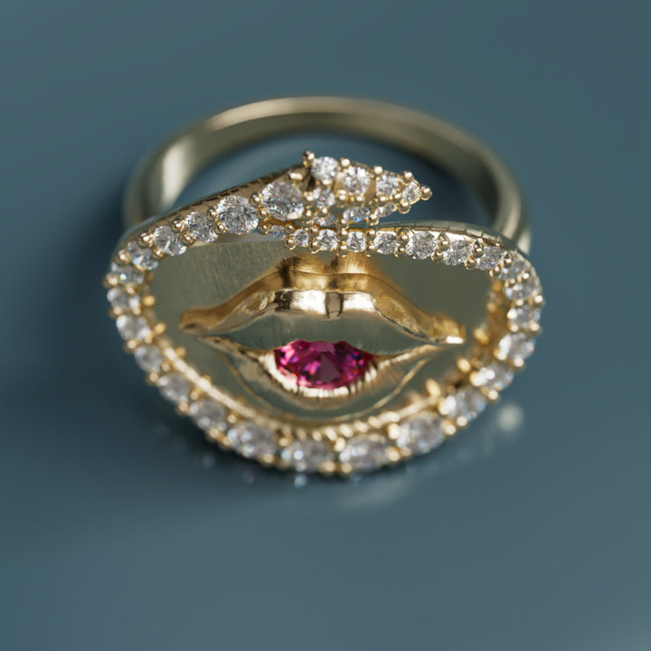 Lover Lips Ring Trompe-l'œil Surrealist Snake with Pink Sapphire and Lab Diamonds