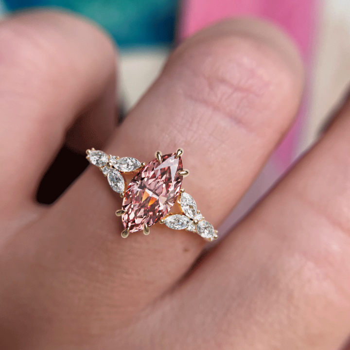 Bague de fiançailles fleur en diamant rose Magnolia Marquise inspirée par la nature (Copie)