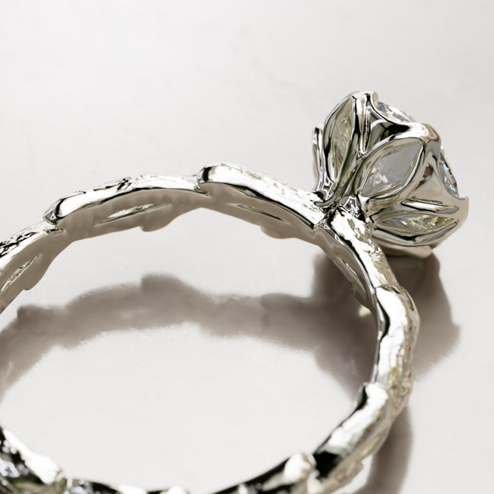 Niamh Bloem Tand Rond Laboratorium Diamant Elfen Natuur Verlovingsring
