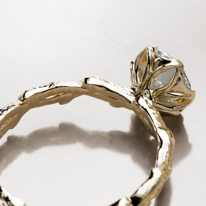 Niamh Bloem Tand Rond Laboratorium Diamant Elfen Natuur Verlovingsring