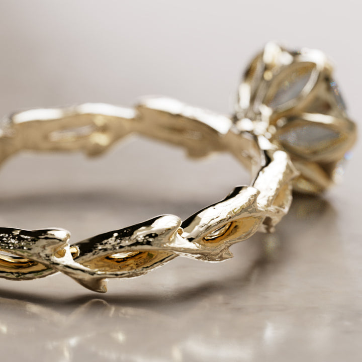 Niamh Bloem Tand Rond Laboratorium Diamant Elfen Natuur Verlovingsring