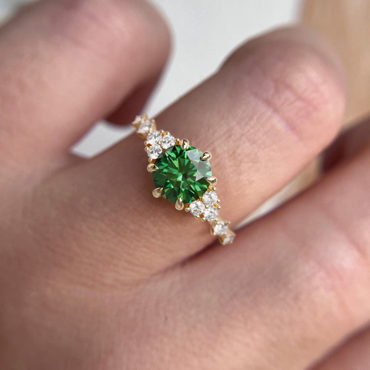 Odessa Rund Grøn Safir Unik Forlovelsesring Naturinspireret