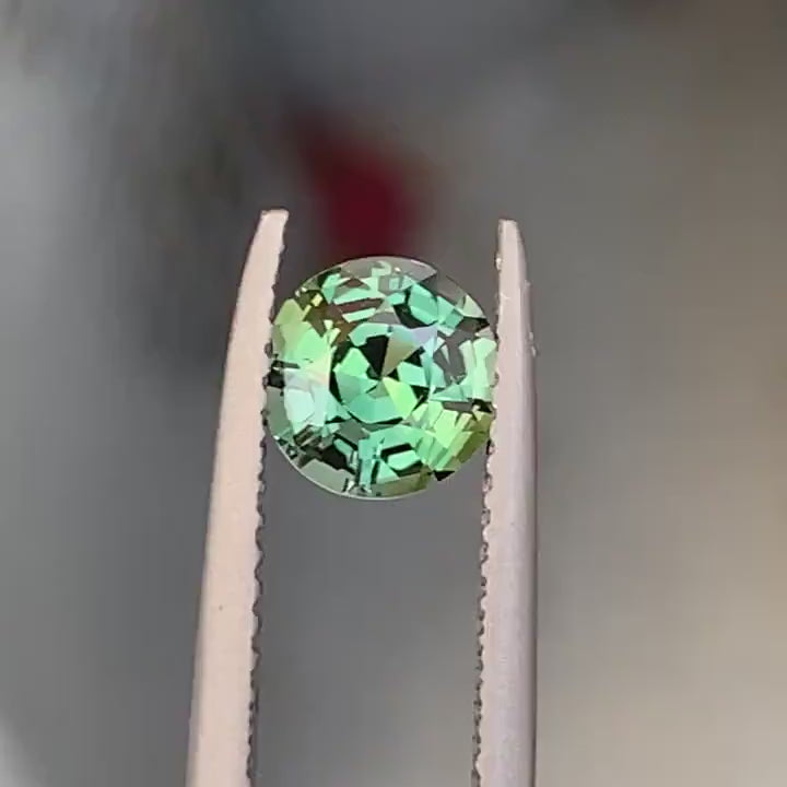 1.10 Ct Round Cut Green Sapphire, 6.0mm x 6.0mm x 4.3mm