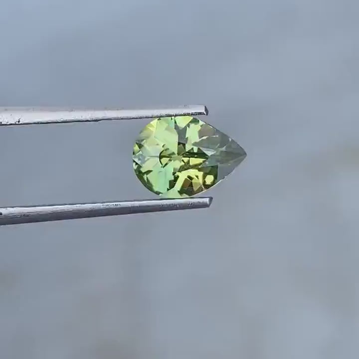 1.57 Ct Pear Cut Green Bi-coloe Sapphire, 8.9mm x 6.6mm x 3.9mm