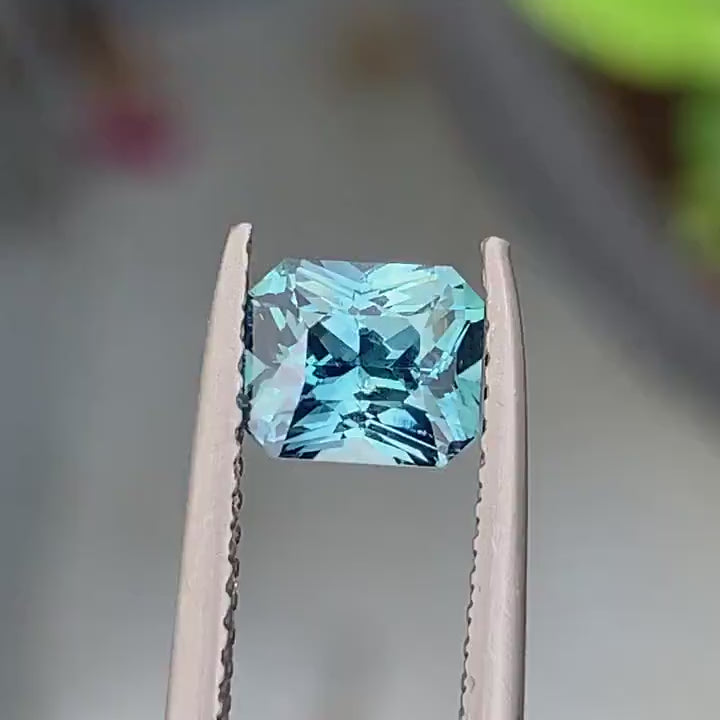 1,48 CT CT Radiant Cut Teal Sapphire, 6,1 mm x 5,4 mm x 4,5 mm