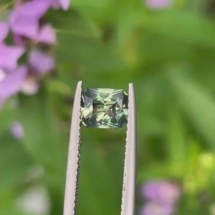 0,98 ct stralingsgesneden groene saffier, 5,8 mm x 5,3 mm x 3,3 mm