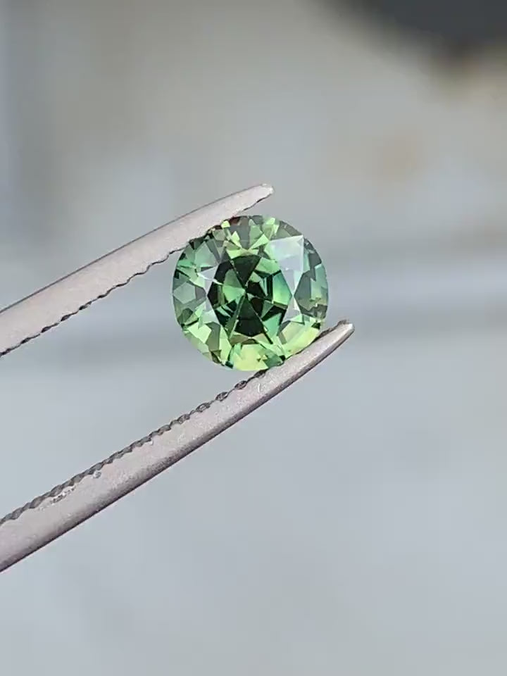 1.05 Ct Round Cut Green Sapphire,  5.9mm x 5.9mm x 4.2mm