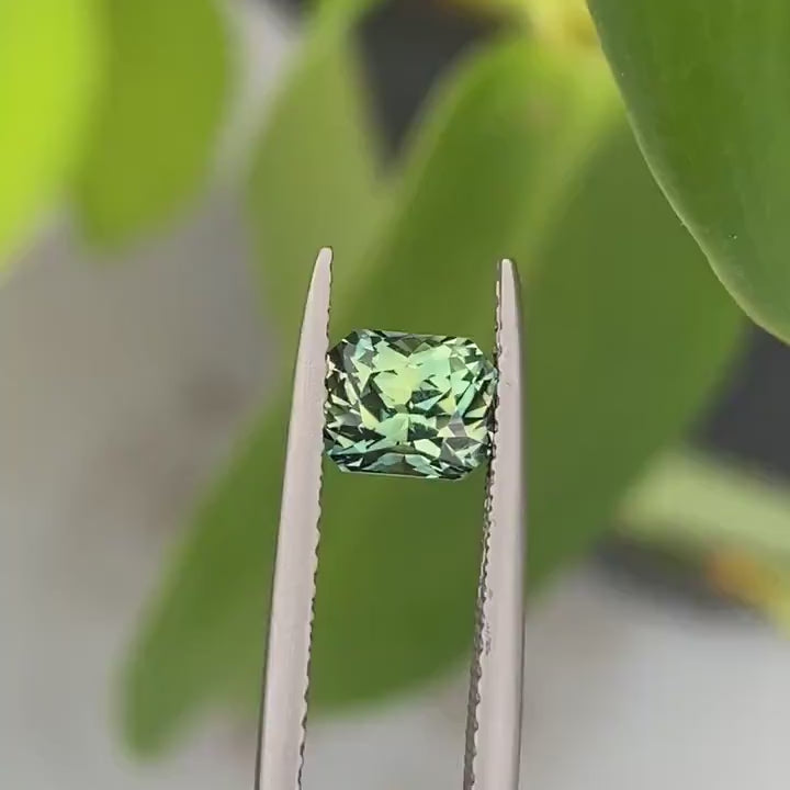 1.16 CT Radiant Cut Bi-Color Green Gul Sapphire, 5,8 mm x 5,1 mm x 3,8 mm