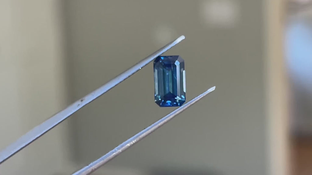 1.87 Ct  Emerald Cut Bi-Color Teal  Montana Sapphire, 8.4mm ×5.1mm